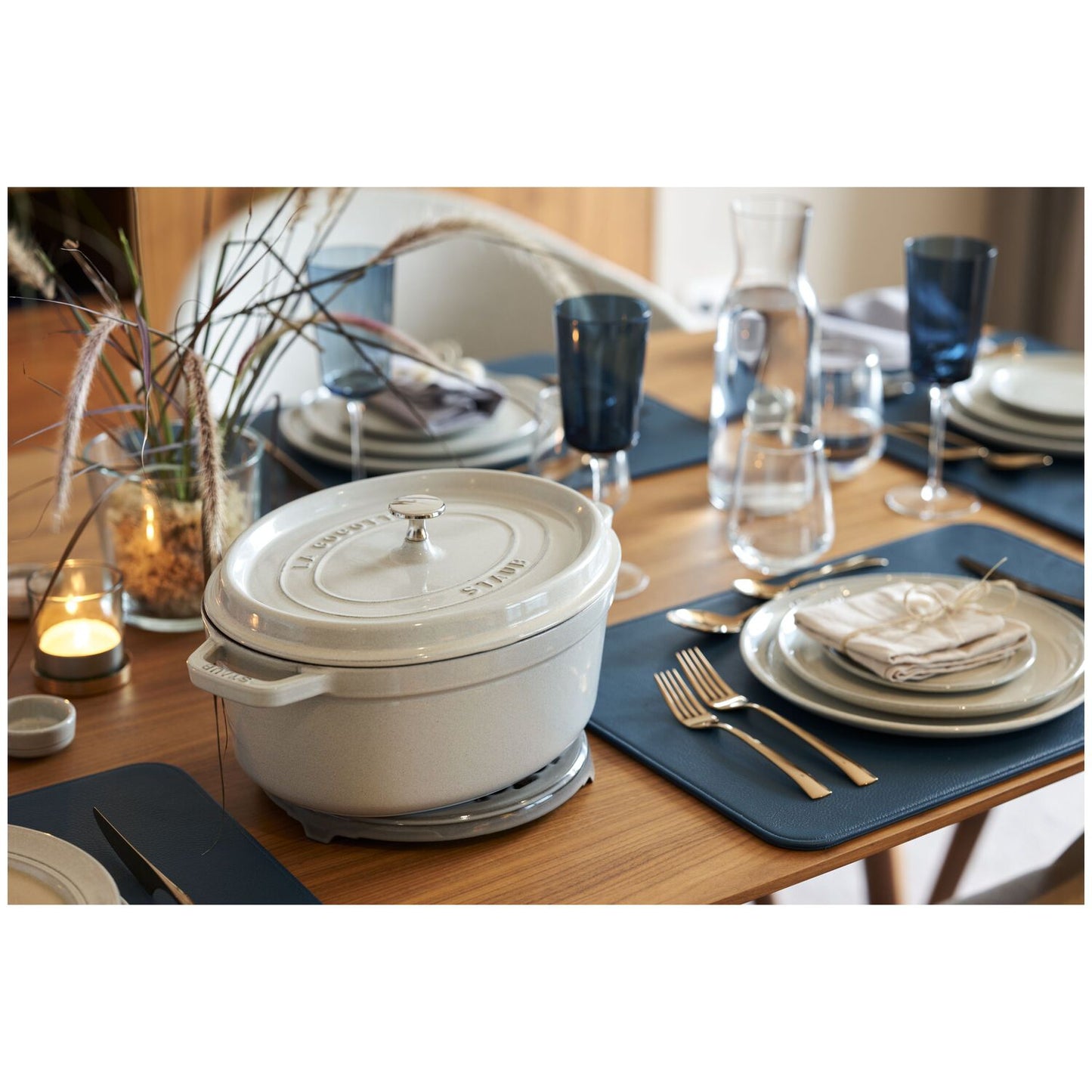 Ovāls čuguna katls 27cm STAUB LA COCOTTE 3.2L, balts Ovāls čuguna katls 27cm STAUB LA COCOTTE 3.2L, balts