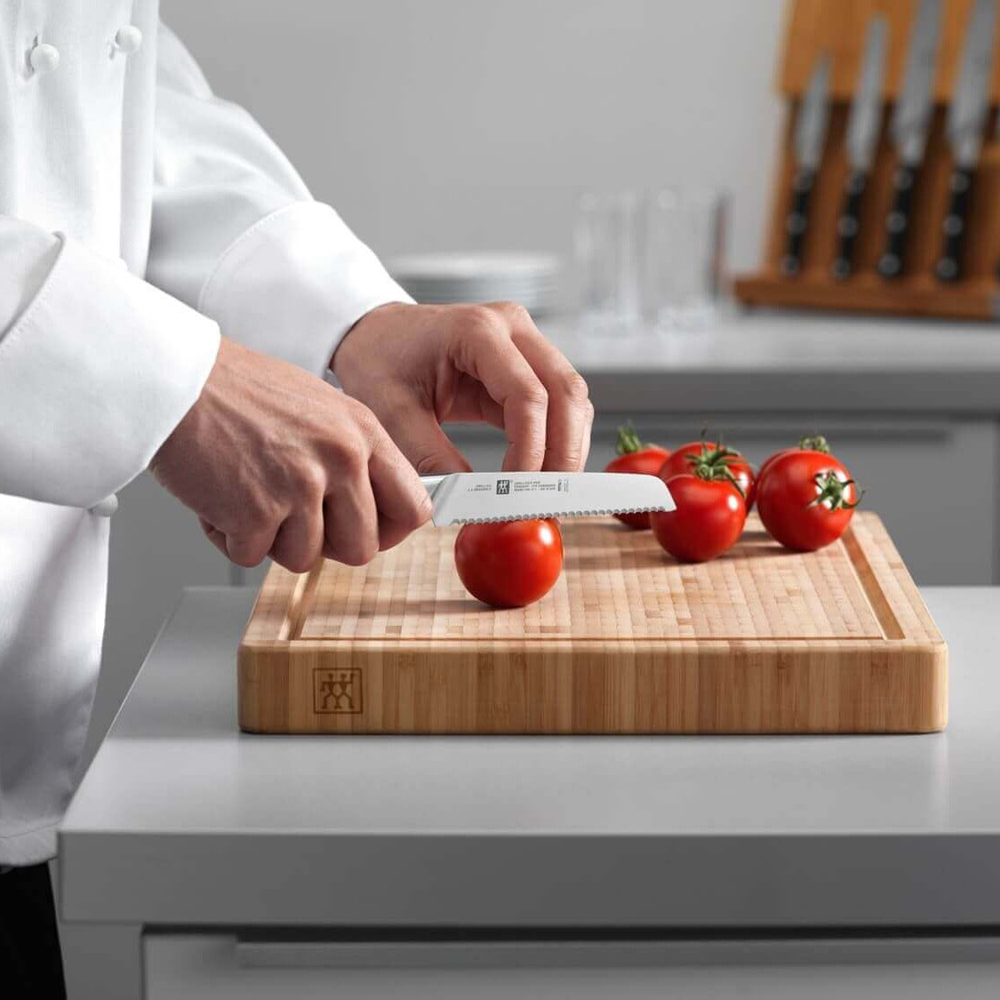 ZWILLING PRO Nóż uniwersalny z ząbkami 13 cm