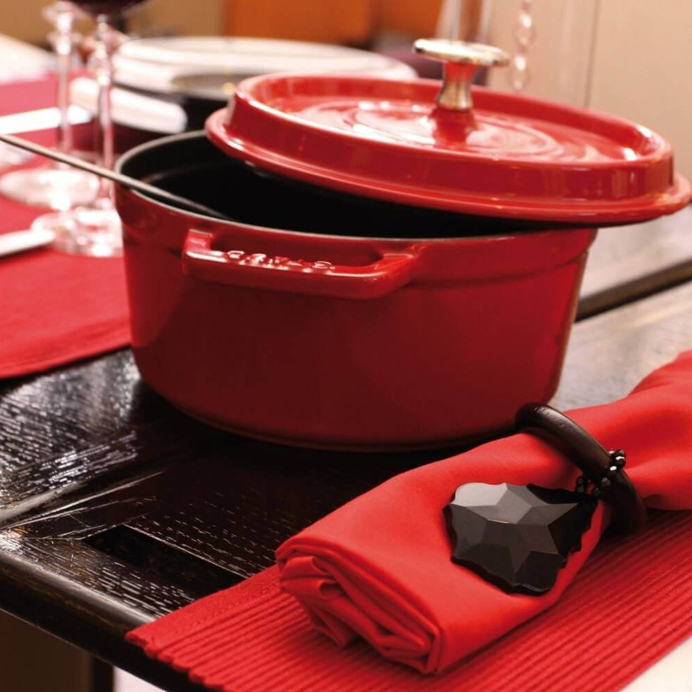 Čuguna katls STAUB LA COCOTTE 22cm 2.6L, sarkans Čuguna katls STAUB LA COCOTTE 22cm 2.6L, sarkans