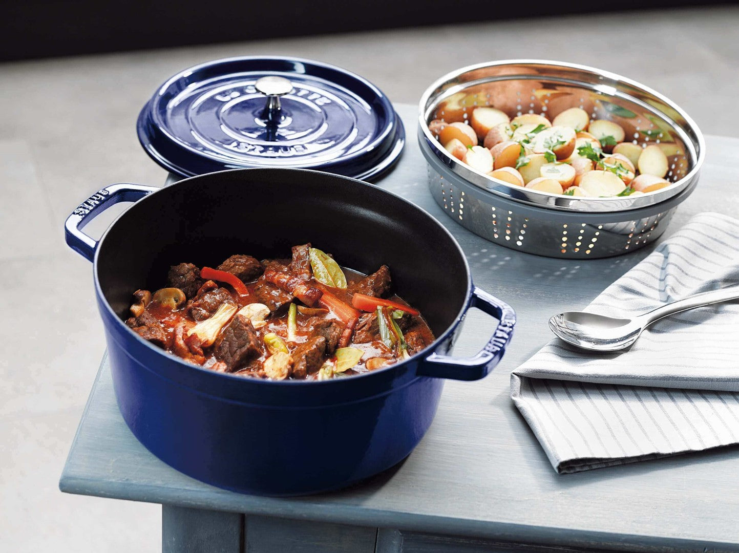 Čuguna katls STAUB LA COCOTTE 20cm 2.2L, zils