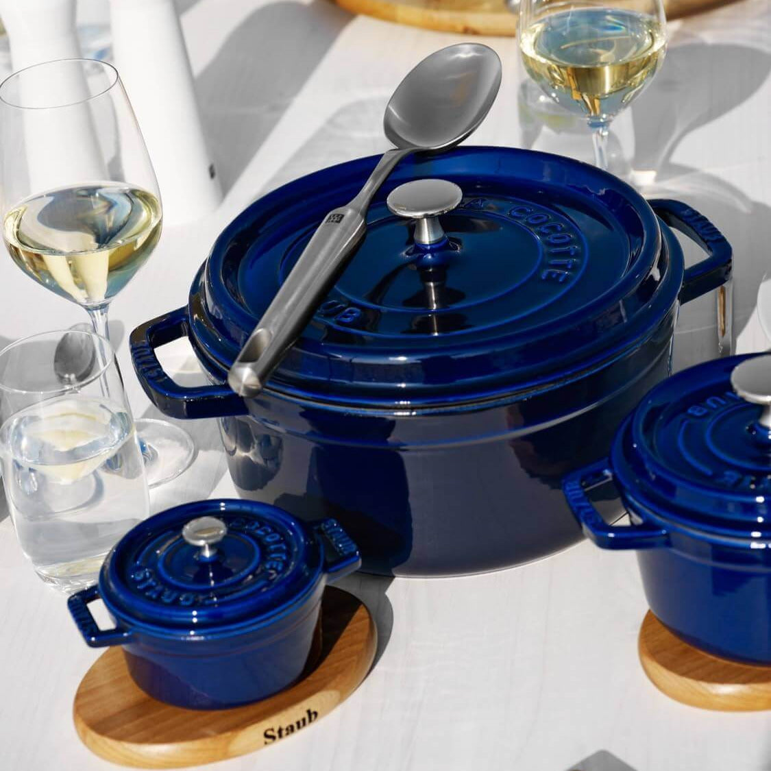 Emaljēts čuguna katls ar vāku Staub 26cm 5.2L Cocotte, tumši zils