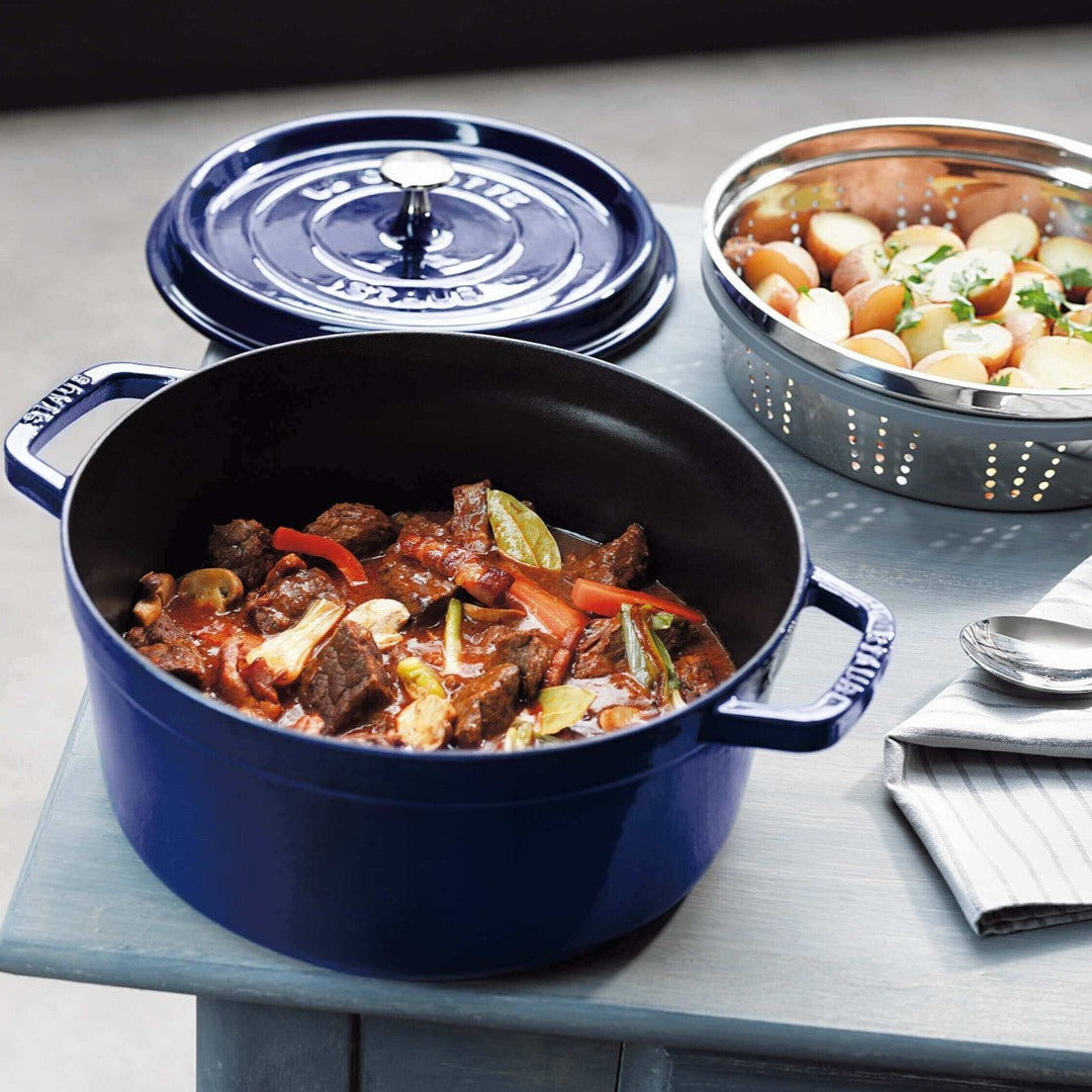 Emaljēts čuguna katls ar vāku Staub 26cm 5.2L Cocotte, tumši zils