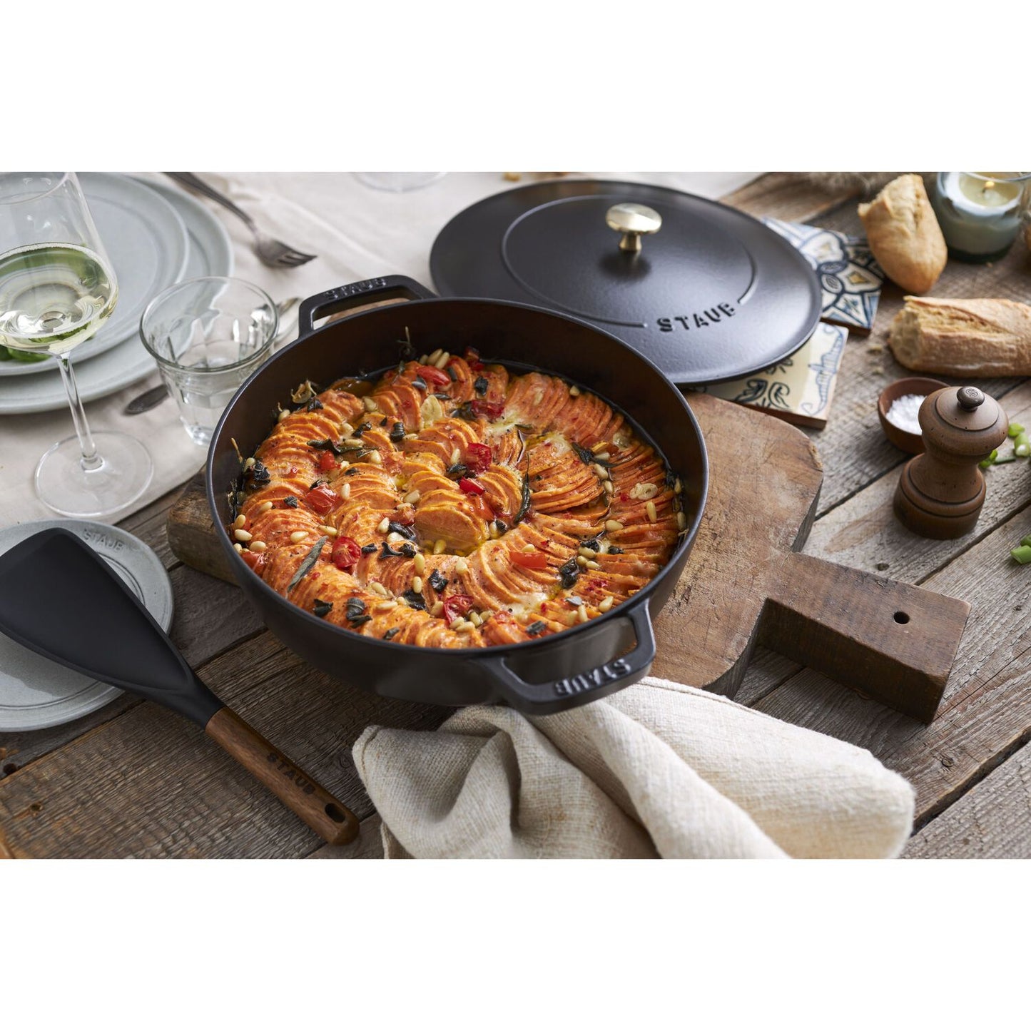 Čuguna dziļā panna 24cm STAUB Braisers Christera Saute ar vāku