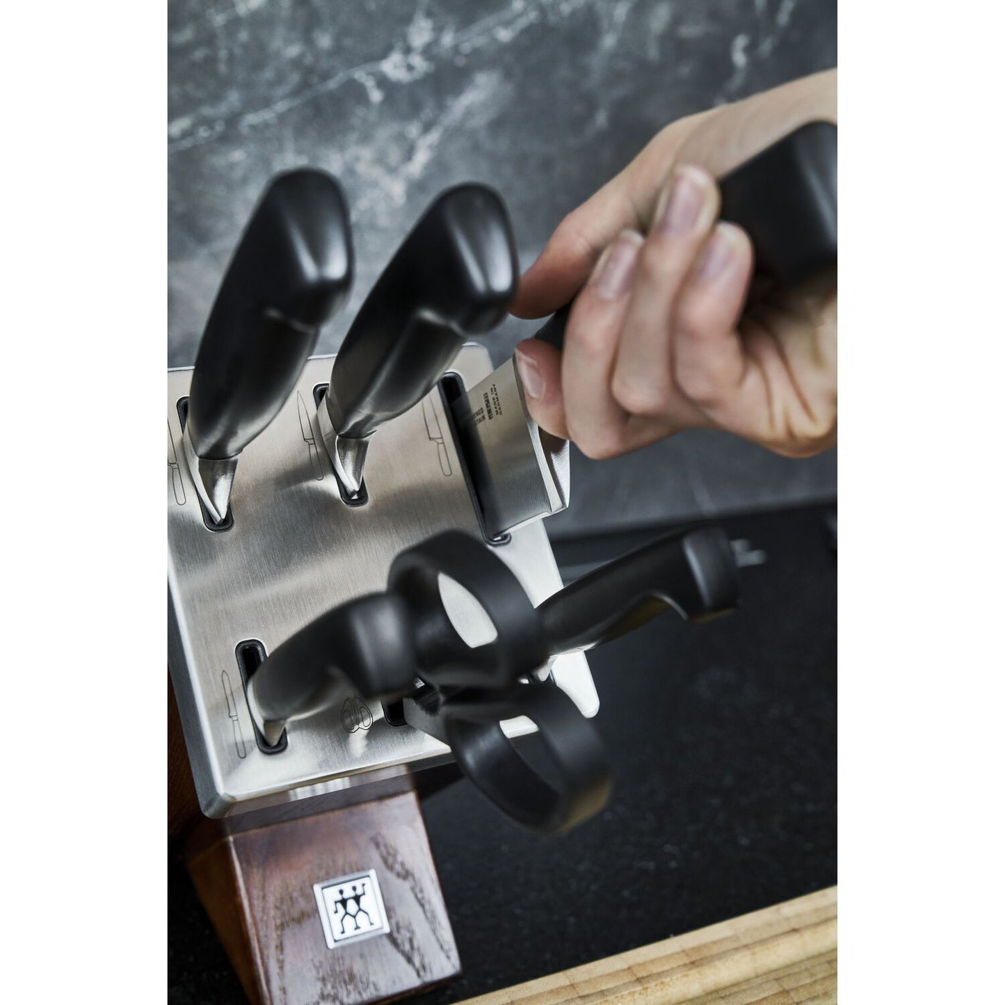 Knife set in a stand with sharpening function ZWILLING FOUR STAR 7pcs. Nažu komplekts statīvā ar asināšansa funkciju ZWILLING FOUR STAR 7pr.