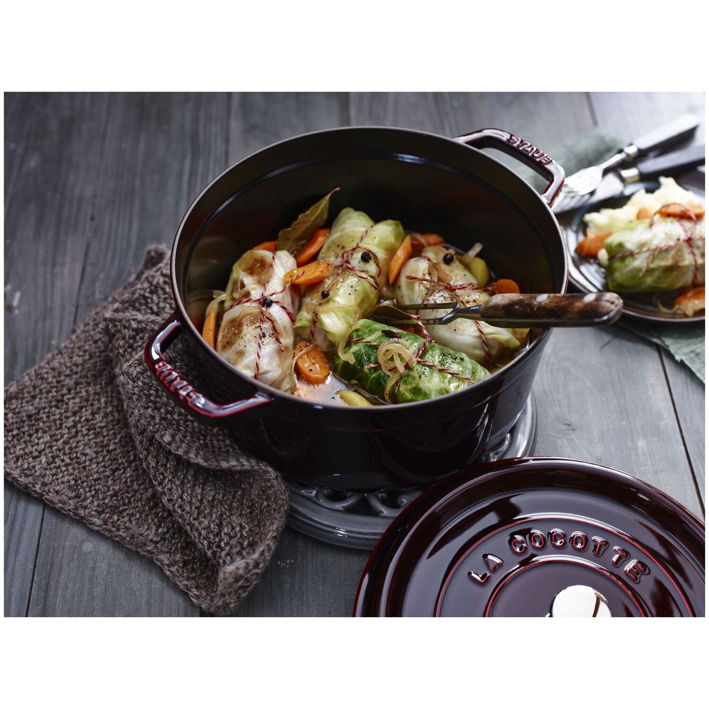 Čuguna katls STAUB LA COCOTTE 20cm 2.2L, tumši sarkans