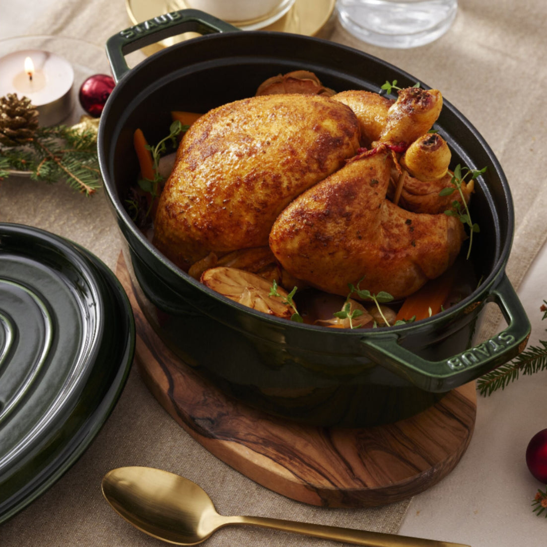 Ovāls čuguna katls STAUB LA COCOTTE 5.5L, zaļš