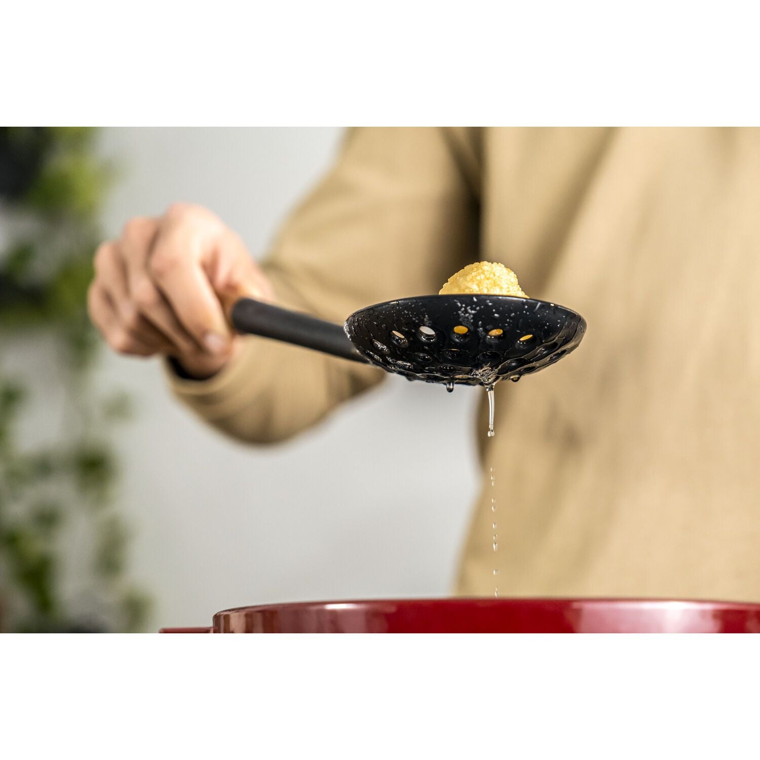 Silikona putu karote STAUB 31 cm