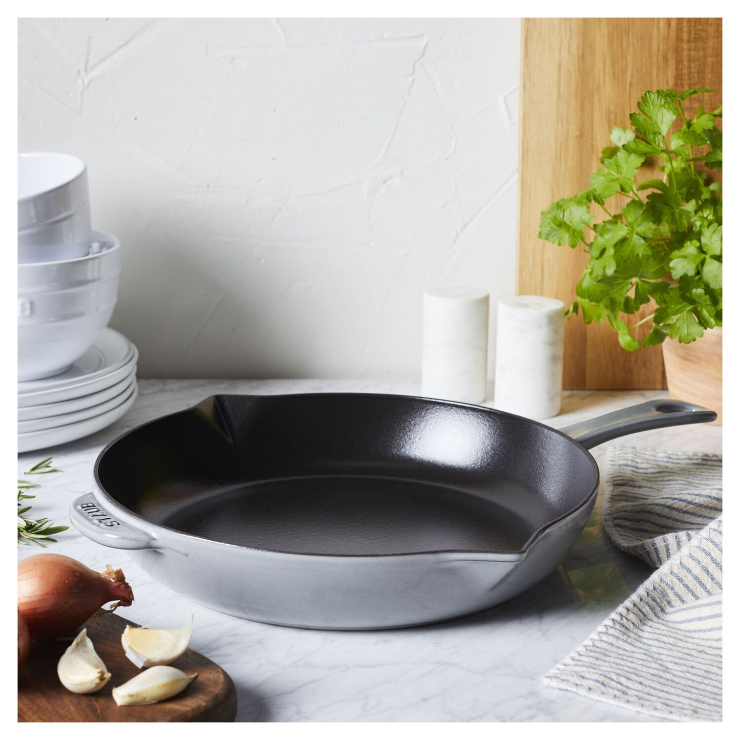 Čuguna panna 26cm STAUB Pans Čuguna panna 26cm STAUB Pans