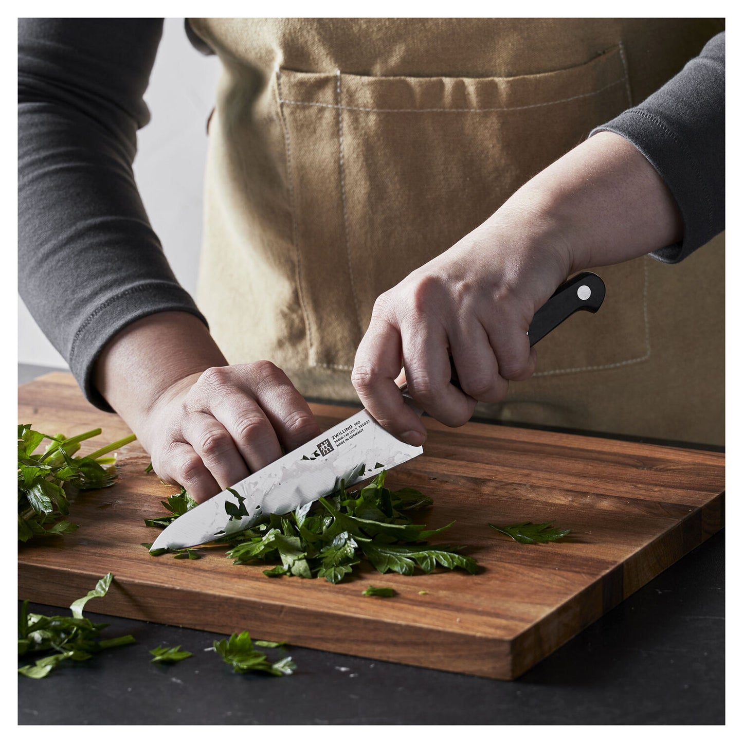 Compact chef's knife ZWILLING PRO 14 cm Kompakts šefpavāra nazis ZWILLING PRO 14 cm