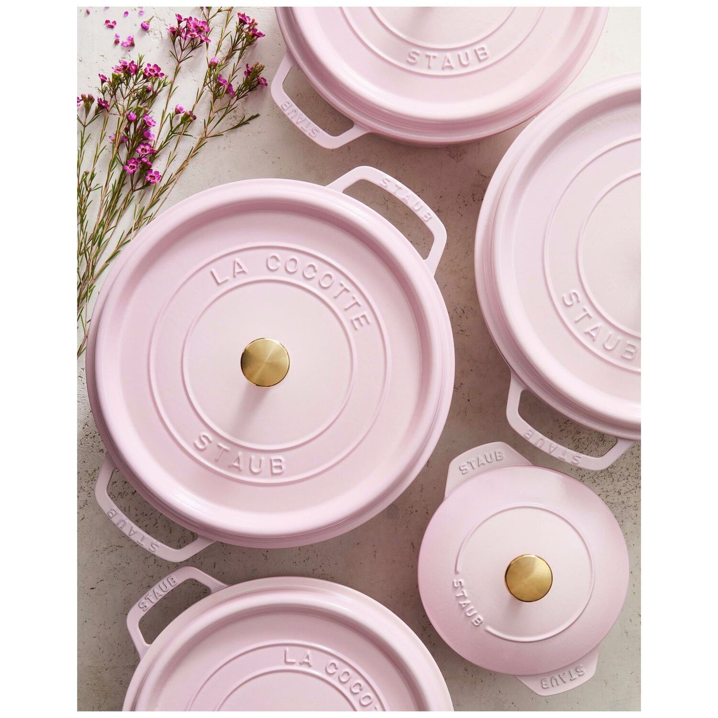 Emaljēts čuguna katls ar vāku 26cm Staub La Cocotte 5.2L rozā Emaljēts čuguna katls ar vāku 26cm Staub La Cocotte 5.2L rozā