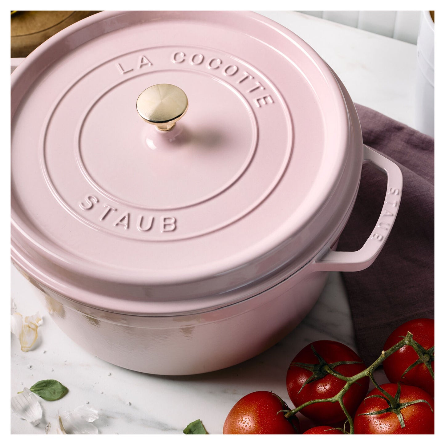 Emaljēts čuguna katls ar vāku 26cm Staub La Cocotte 5.2L rozā Emaljēts čuguna katls ar vāku 26cm Staub La Cocotte 5.2L rozā
