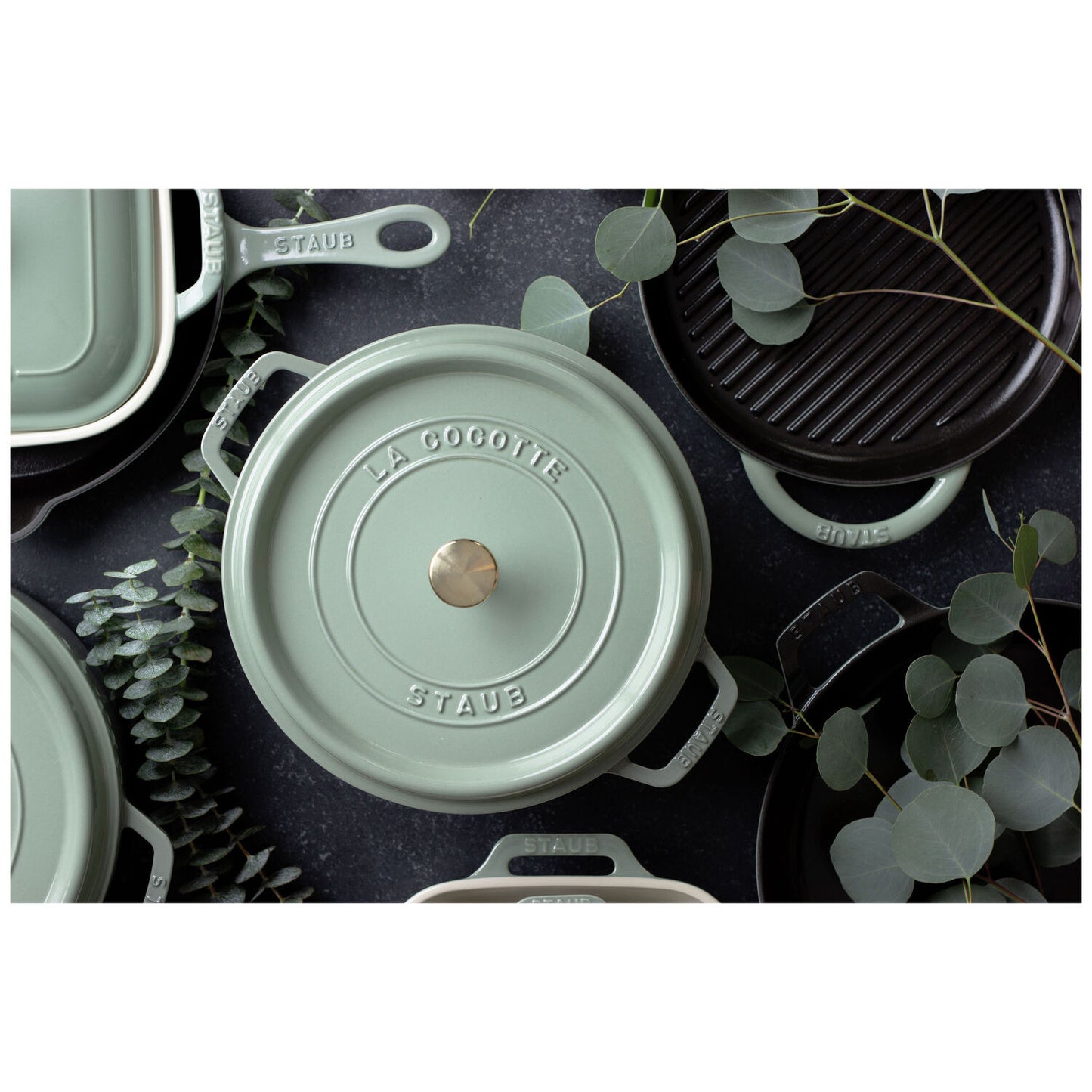 Emaljēts čuguna katls ar vāku 28cm Staub La Cocotte 6.7L Emaljēts čuguna katls ar vāku 28cm Staub La Cocotte 6.7L