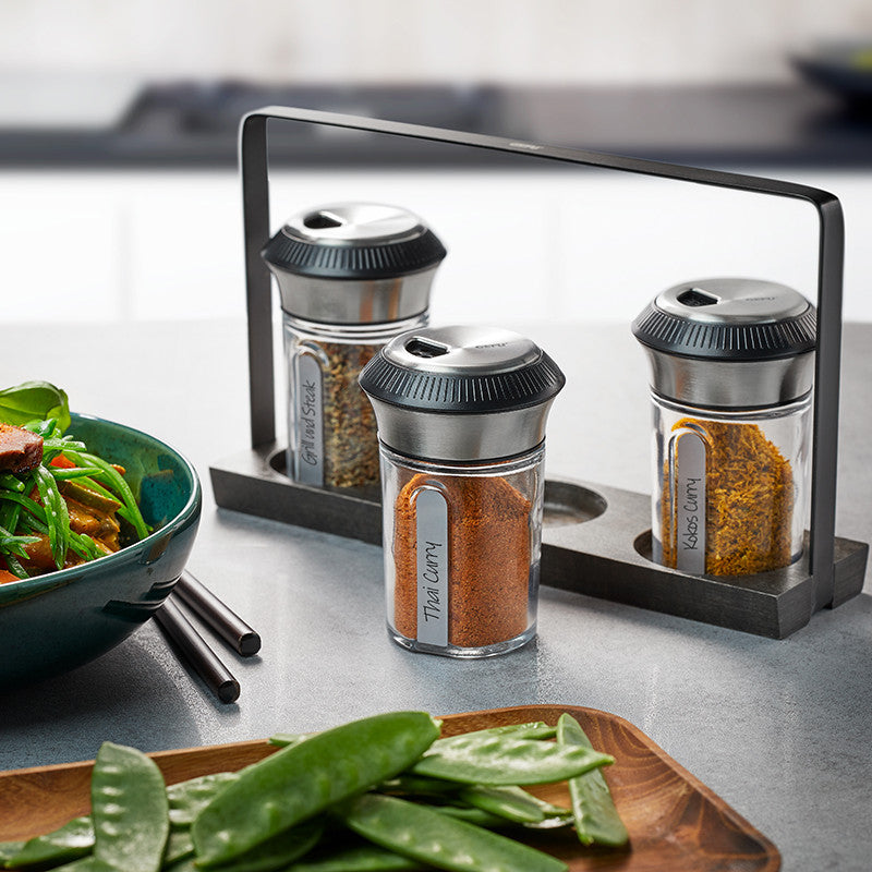 Garšvielu trauciņu komplekts GEFU X-PLOSION ar koka paliktni