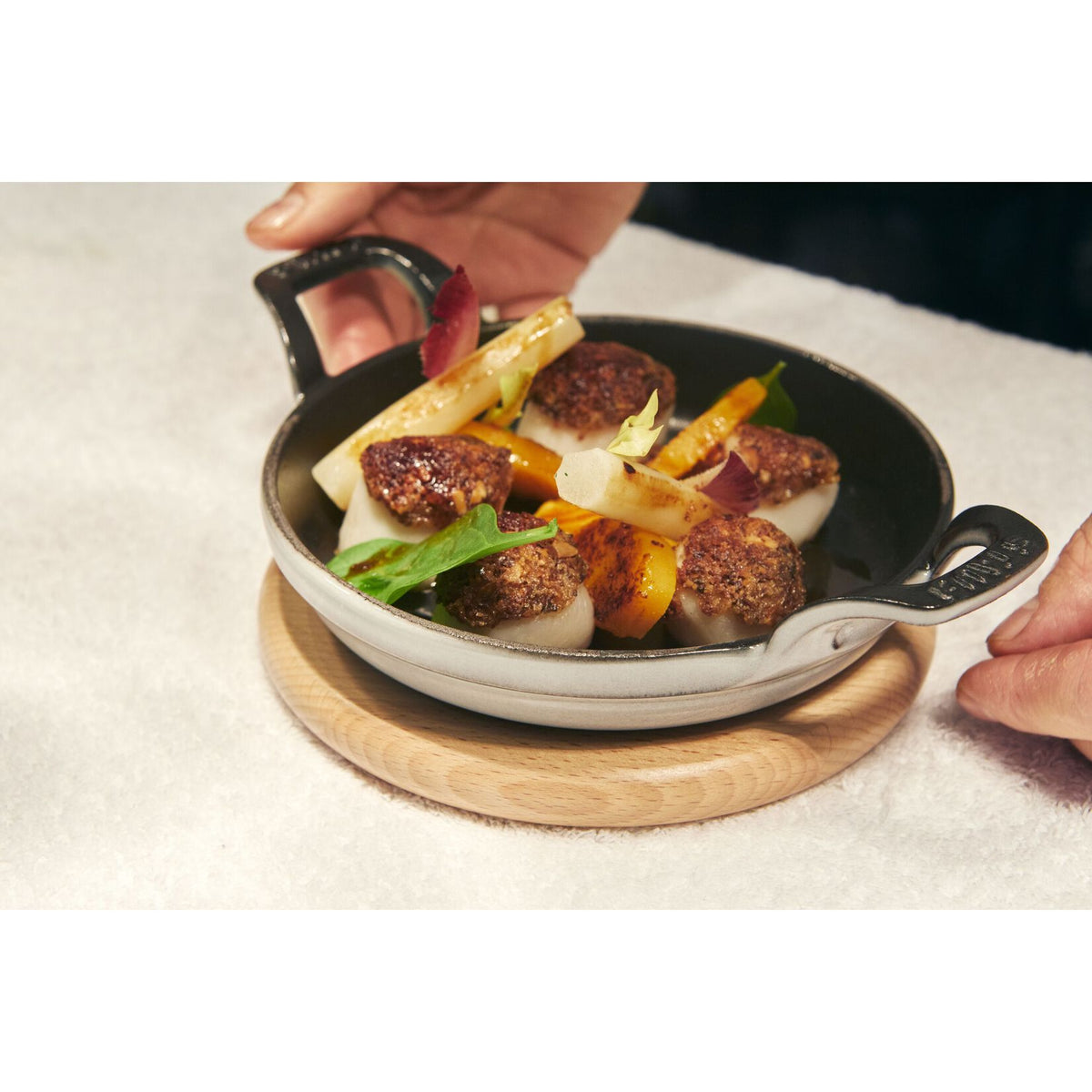 STAUB Specialities magnētisks dižskābarža paliktnis, ovāls, 15 cm