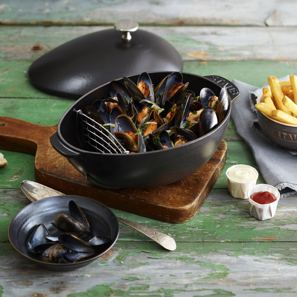 Ovāls čuguna mīdiju katls STAUB Specialities 2.0L
