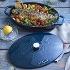 STAUB Specialities ovāls čuguna cepamtrauks zivīm ar vāku 33 cm, 2.8L, La Mer