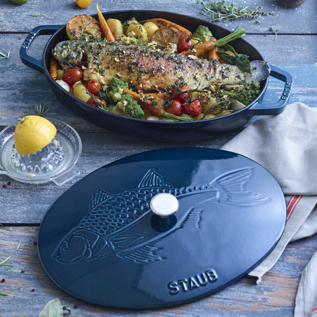 STAUB Specialities ovāls čuguna cepamtrauks zivīm ar vāku 33 cm, 2.8L, La Mer