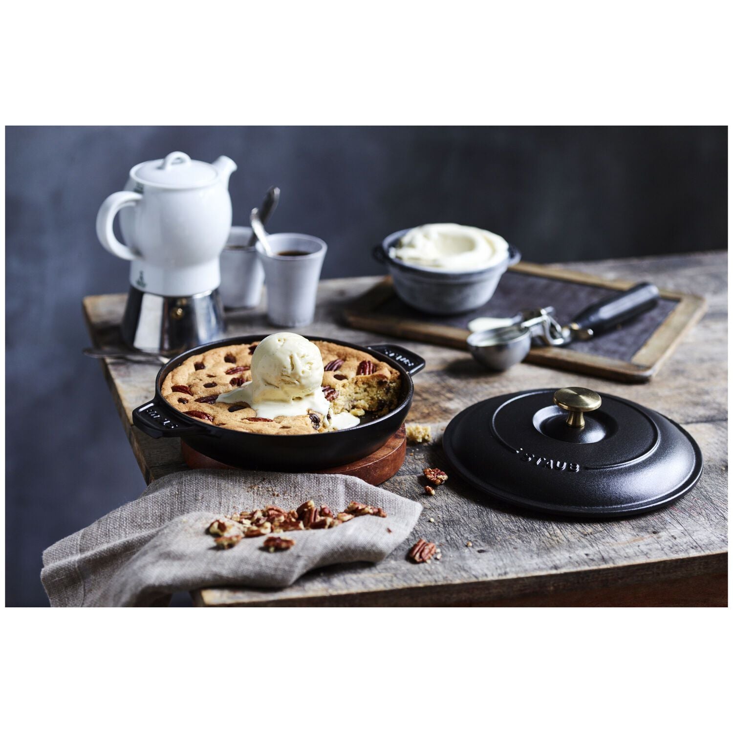 Čuguna cepeškrāsns trauks ar vāku 20cm STAUB Specialities