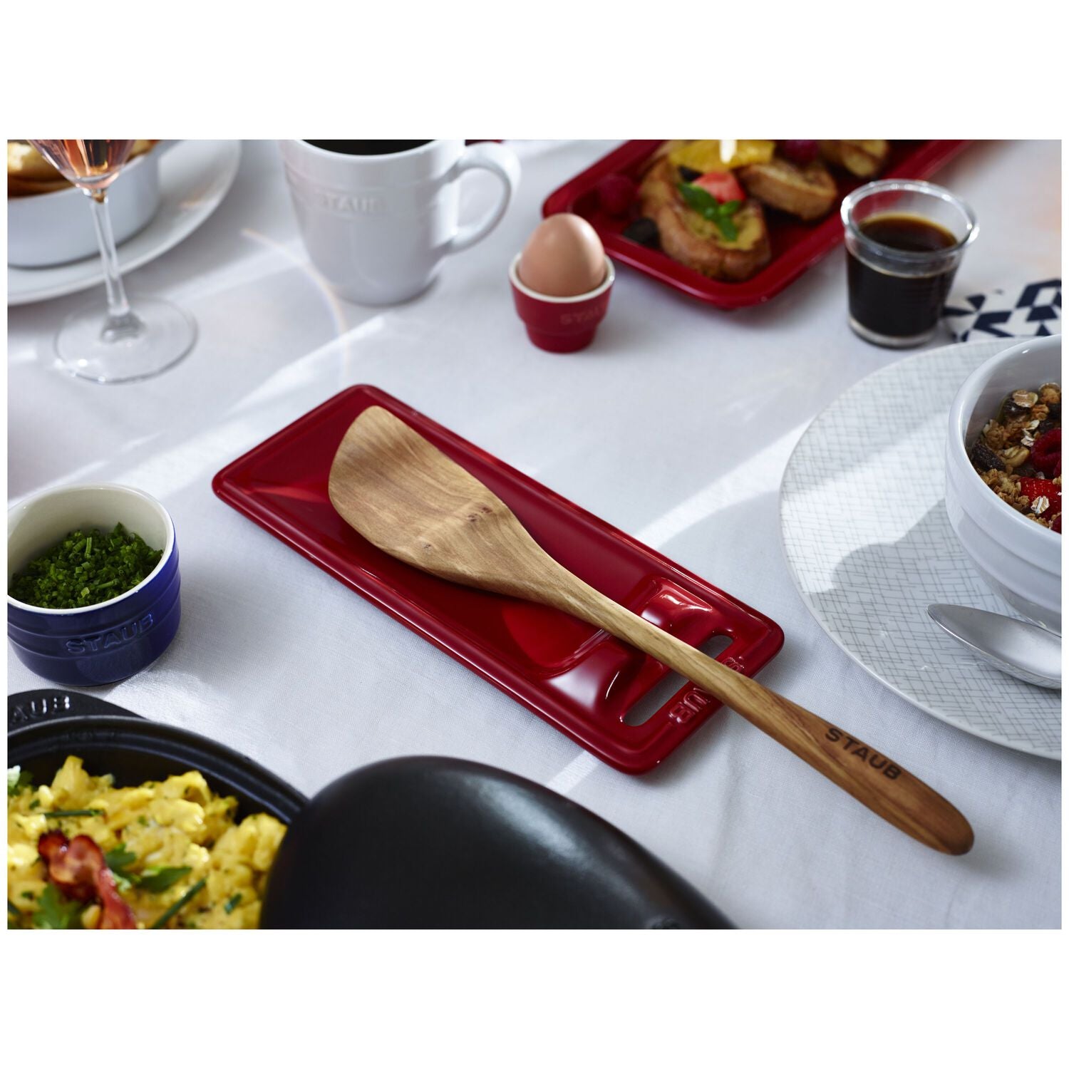 Karotes paliktnis STAUB Ceramique 25 x 10cm sarkans