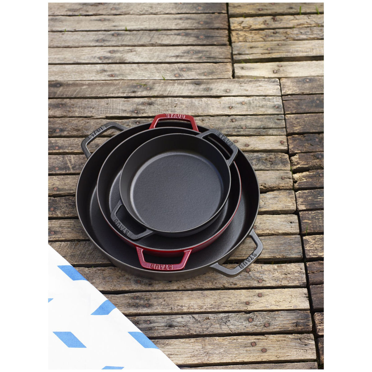 STAUB čuguna panna ar diviem rokturiem 20 cm