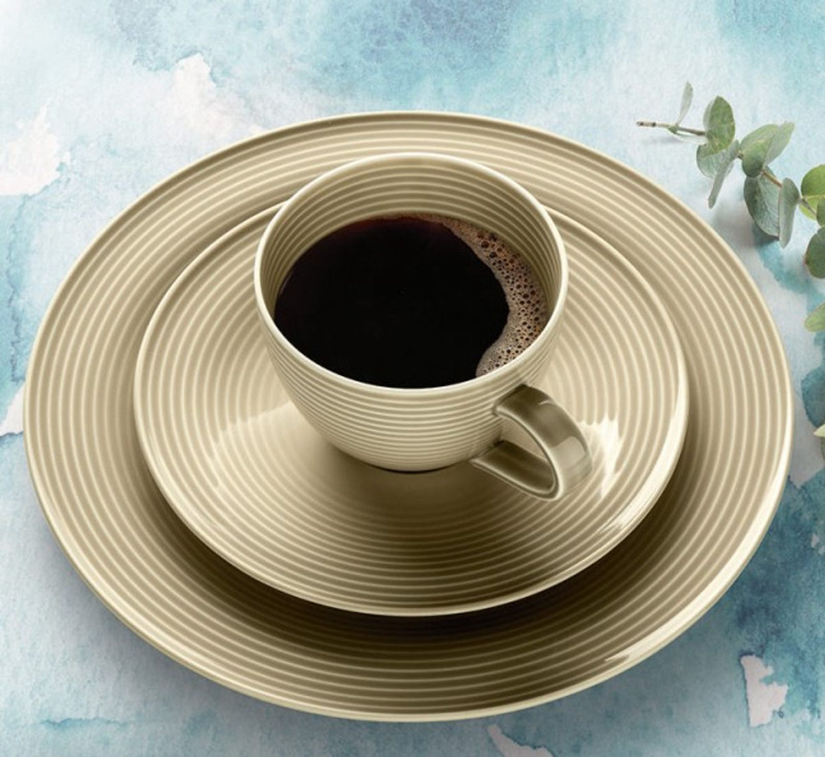 Porcelāna kafijas tase ar apakštasi un salātu šķīvi Seltmann Weiden Beat Color Glaze, smilškrāsas