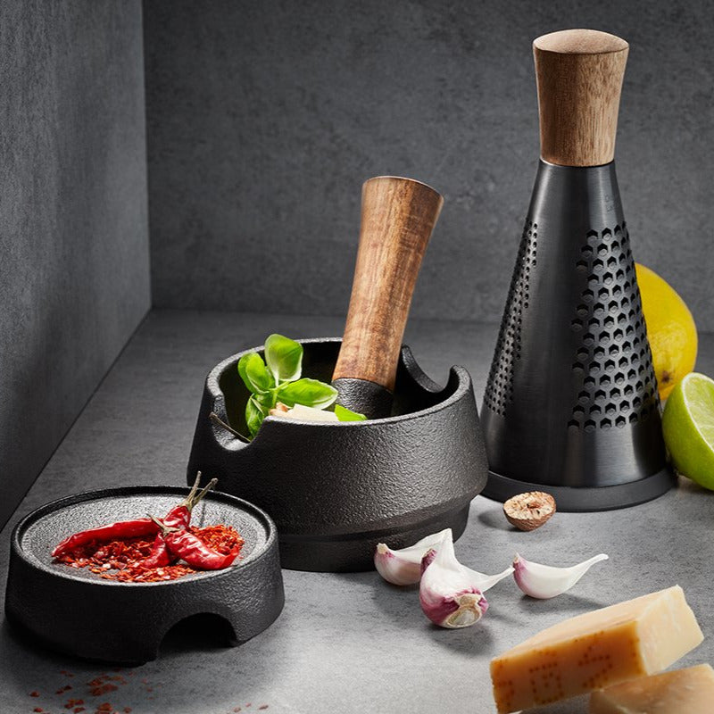 Čuguna piesta ar rīvi - dāvanu komplekts Gefu X-PLOSION® Spice Tower