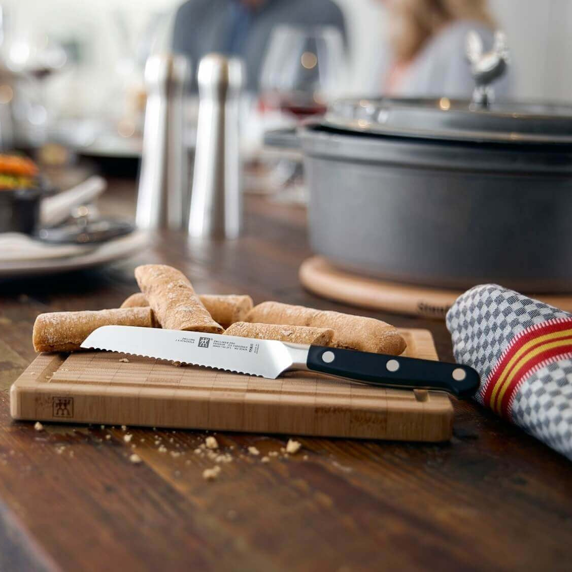 ZWILLING PRO Nóż uniwersalny z ząbkami 13 cm