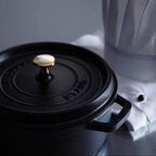 Emaljēts čuguna katls ar vāku Staub 24cm 3,8L Cocotte, melns