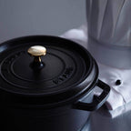 Emaljēts čuguna katls ar vāku Staub 28cm 6.7L Cocotte, melns