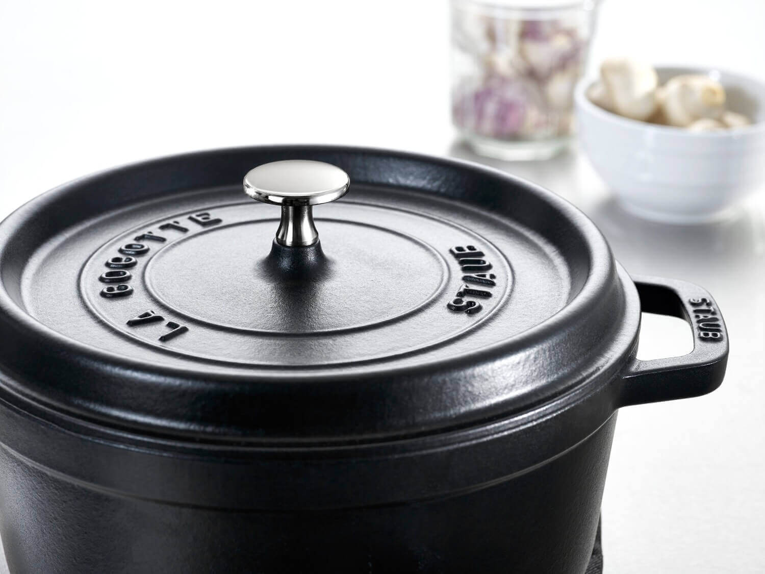 Emaljēts čuguna katls ar vāku Staub 28cm 6.7L Cocotte, melns