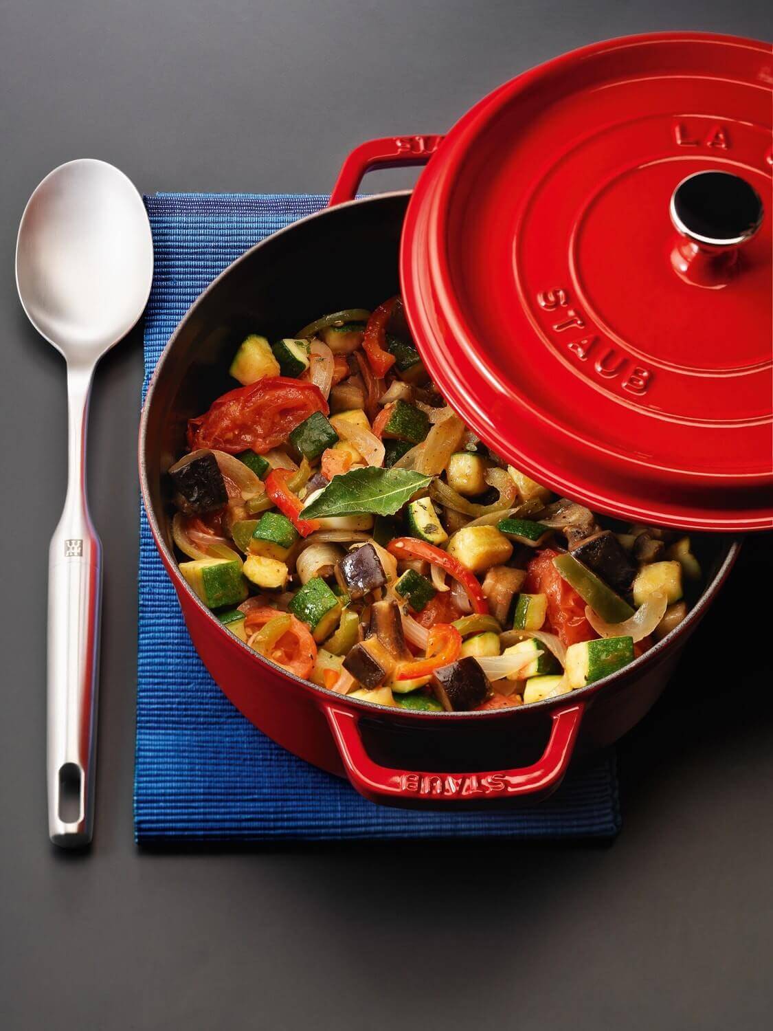 Čuguna katls STAUB LA COCOTTE 30cm 8.35L, sarkans