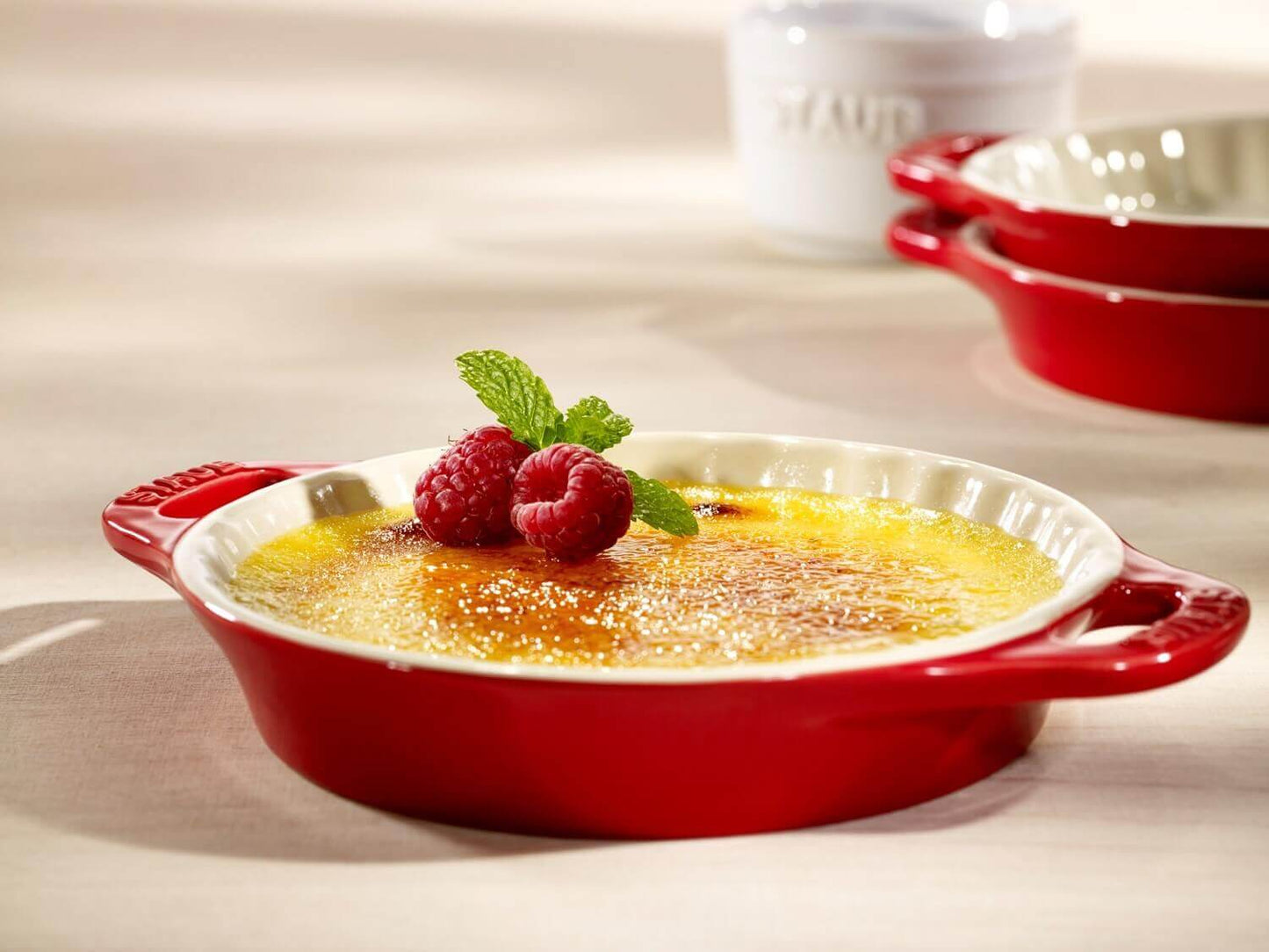 Keramikas cepšanas forma Staub Ceramique, 28cm, 2.0L sarkana