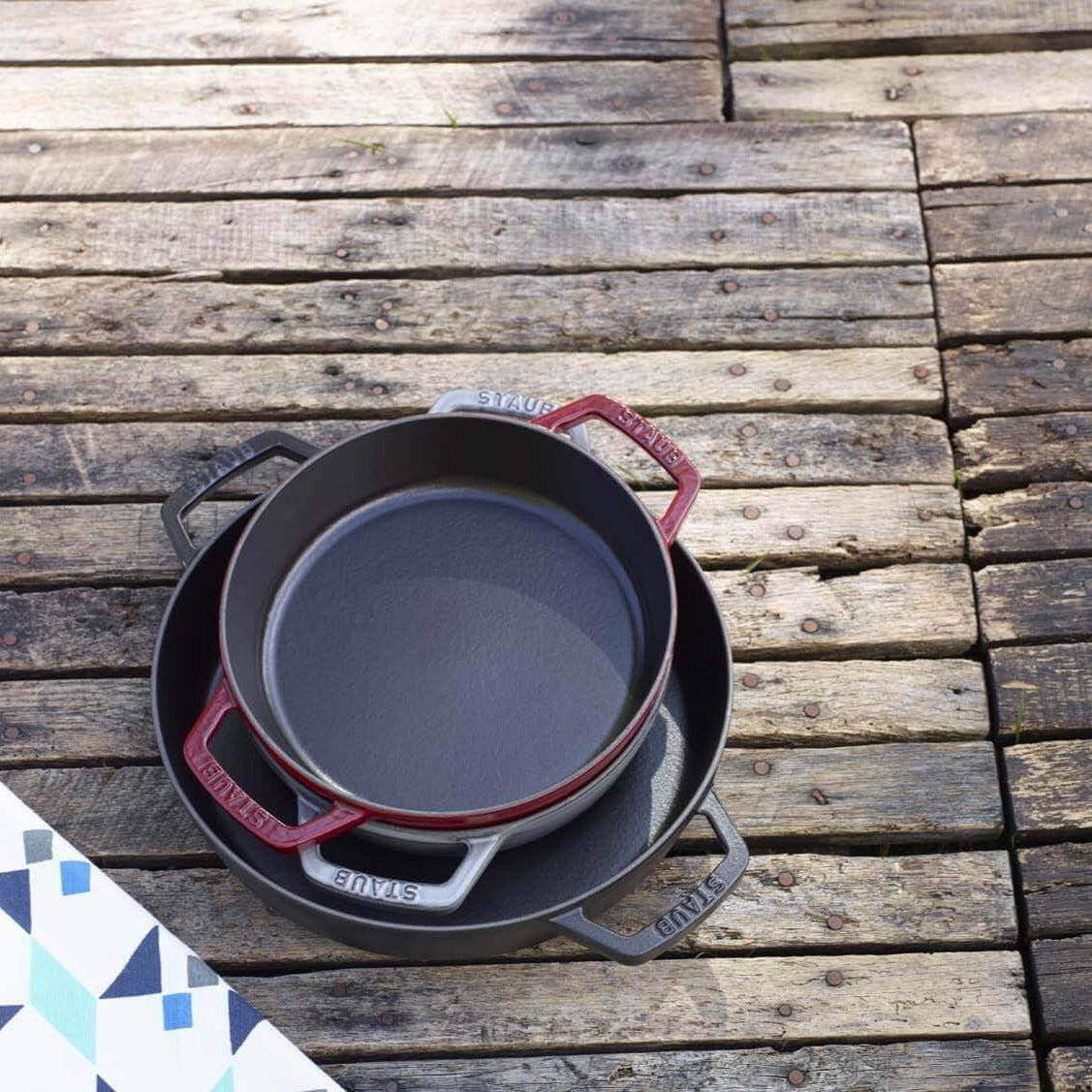 STAUB Patelnia żeliwna z dwoma uchwytami 26 cm, grafitowy