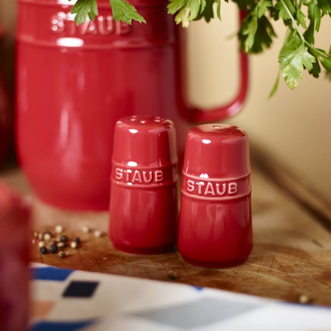 STAUB SERVING Zestaw do soli i pieprzu, czerwony