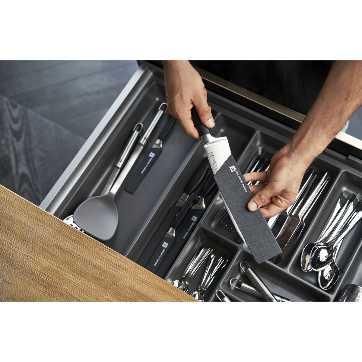 ZWILLING nažu asmens aizsargapvalks 8 cm