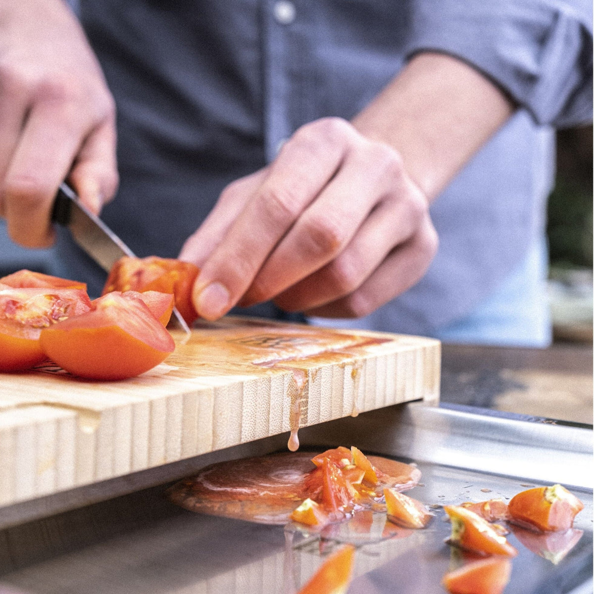 ZWILLING BBQ+ bambusa griešanas dēlis ar savākšanas trauku 39 × 30 cm