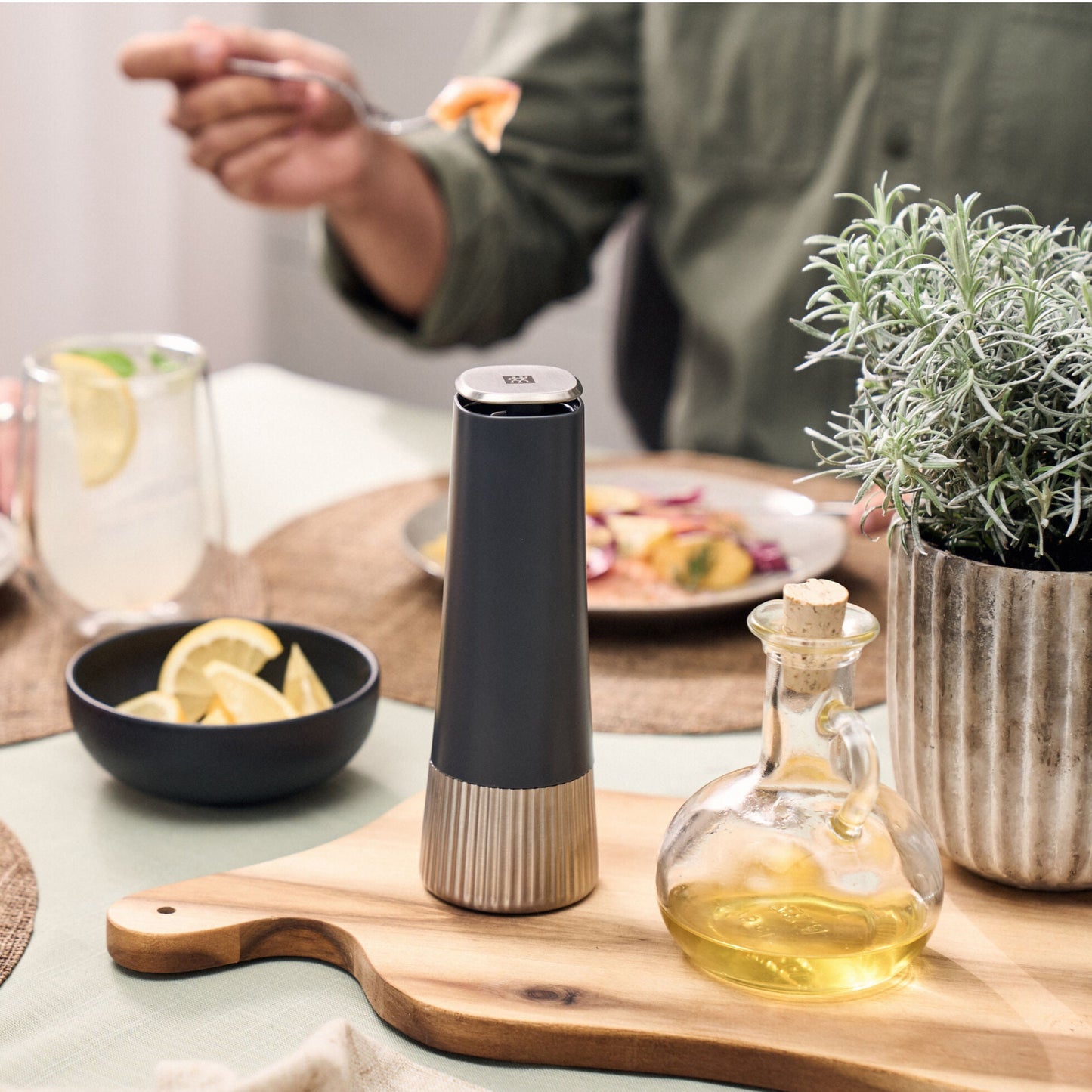 Sāls un piparu dzirnaviņas Zwilling Spices, pelēkas 19cm