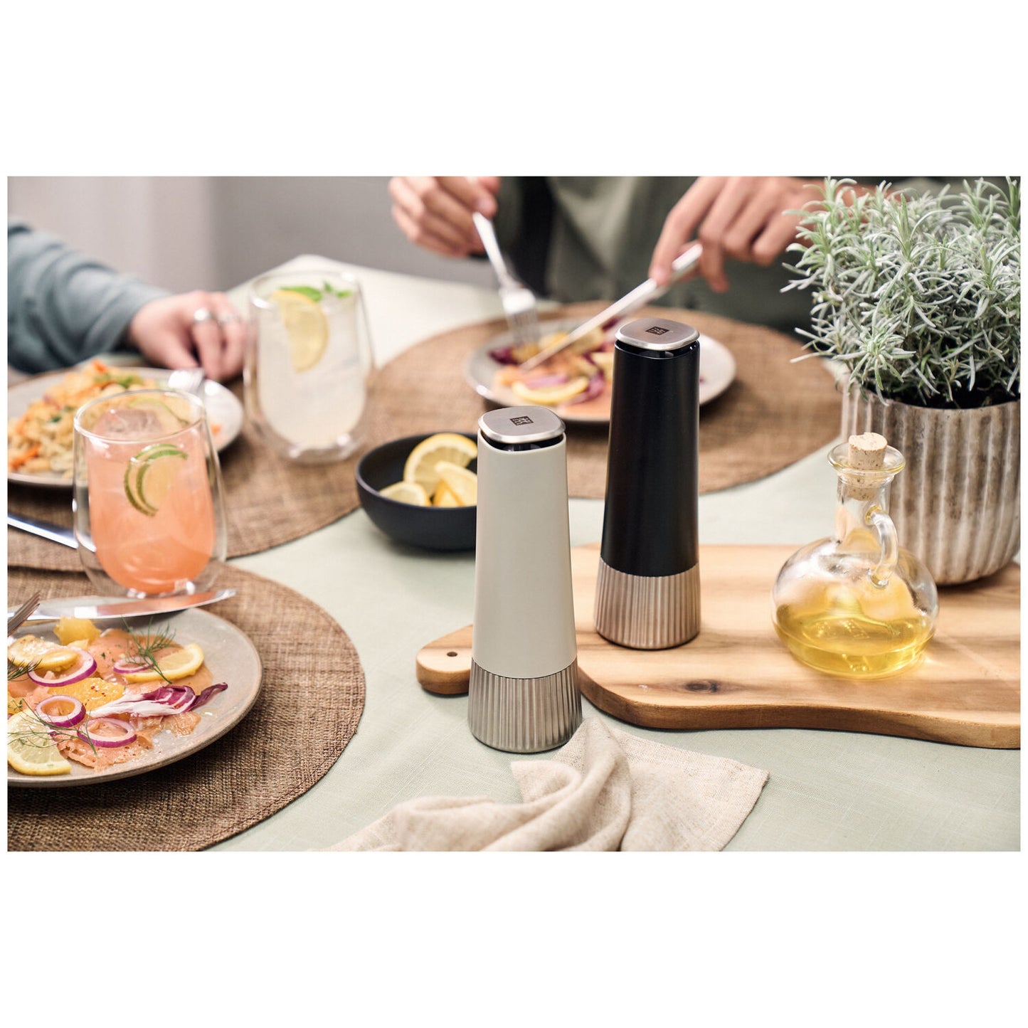 Sāls un piparu dzirnaviņas Zwilling Spices, komplekts