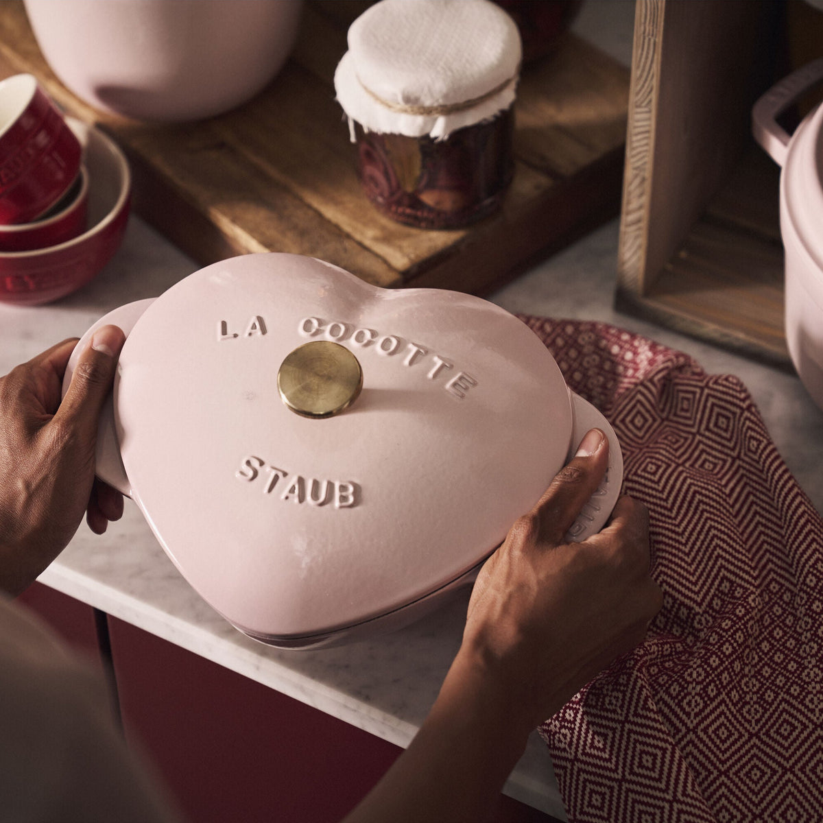 STAUB SPECIAL COCOTTE sirds formas čuguna katls 20cm, rozā