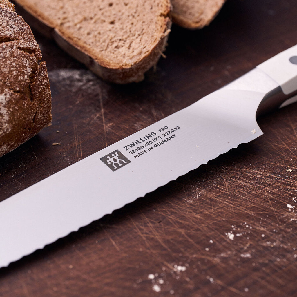 Maizes nazis Zwilling PRO LE BLANC 23cm