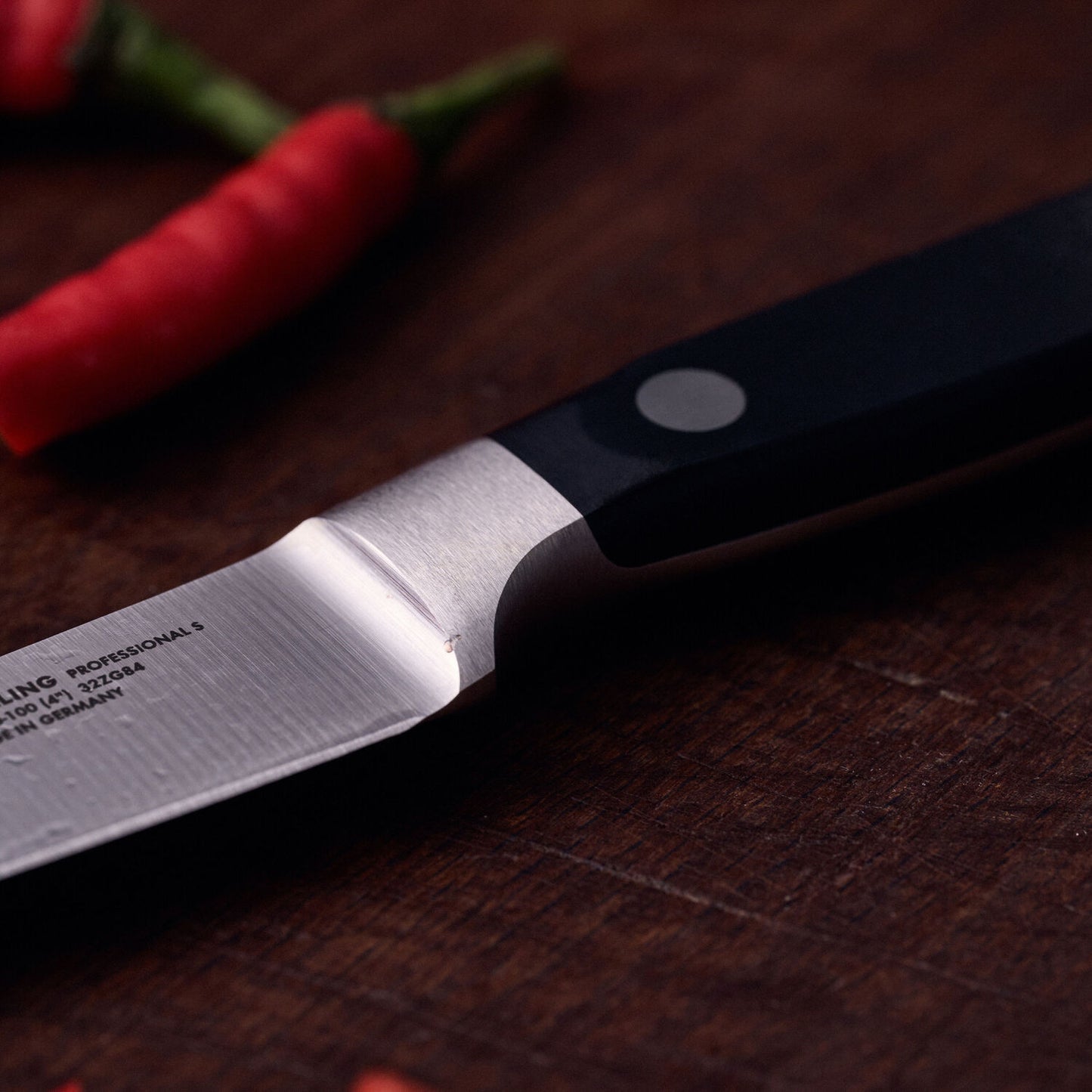 Nazis ZWILLING PROFESSIONAL S augļu un dārzeņu griešanai un mizošanai 10 cm