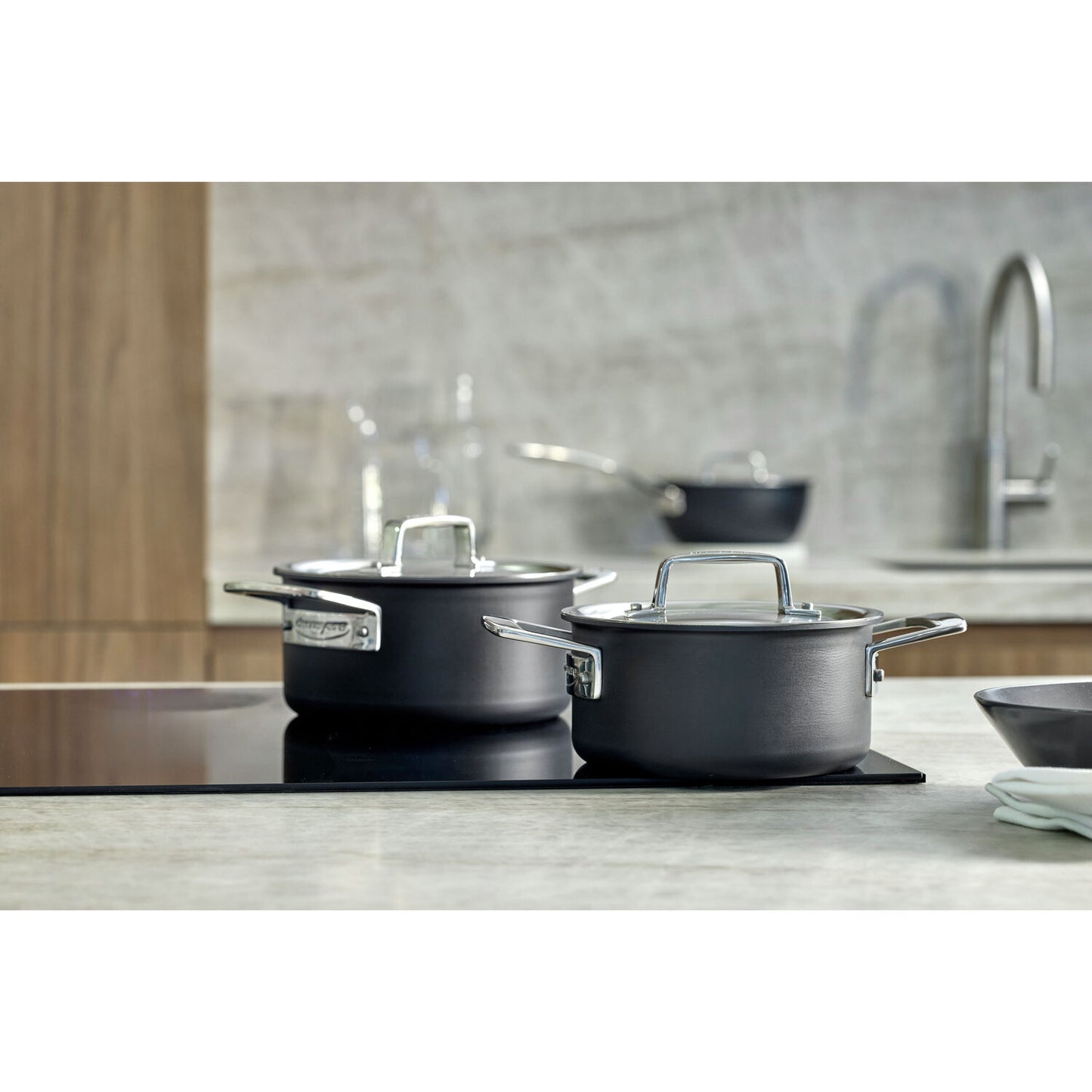 Nerūsējošā tērauda kalts 2.2L DEMEYERE Black 5 indukcijai 18cm