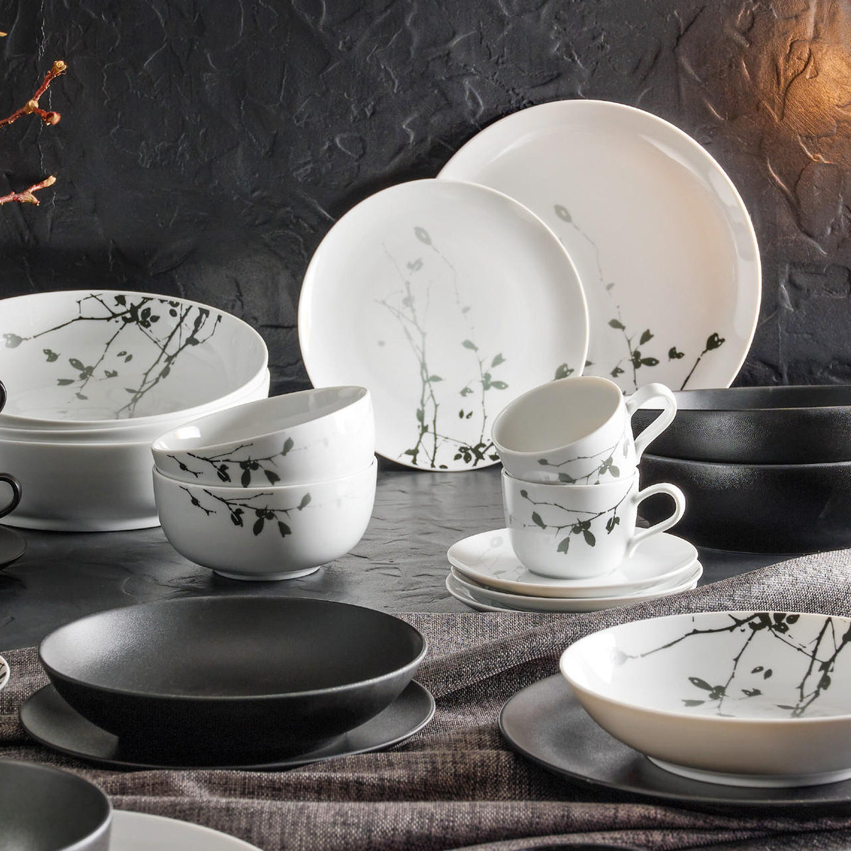 Seltmann Weiden Liberty Dark Rose Hip porcelāna bodiņa 820 ml