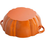 Čuguna katls ar vāku 24cm STAUB LA COCOTTE Ķirbis 3.45L, emaljēts, ķirbja formas dizains, ar rokturiem.