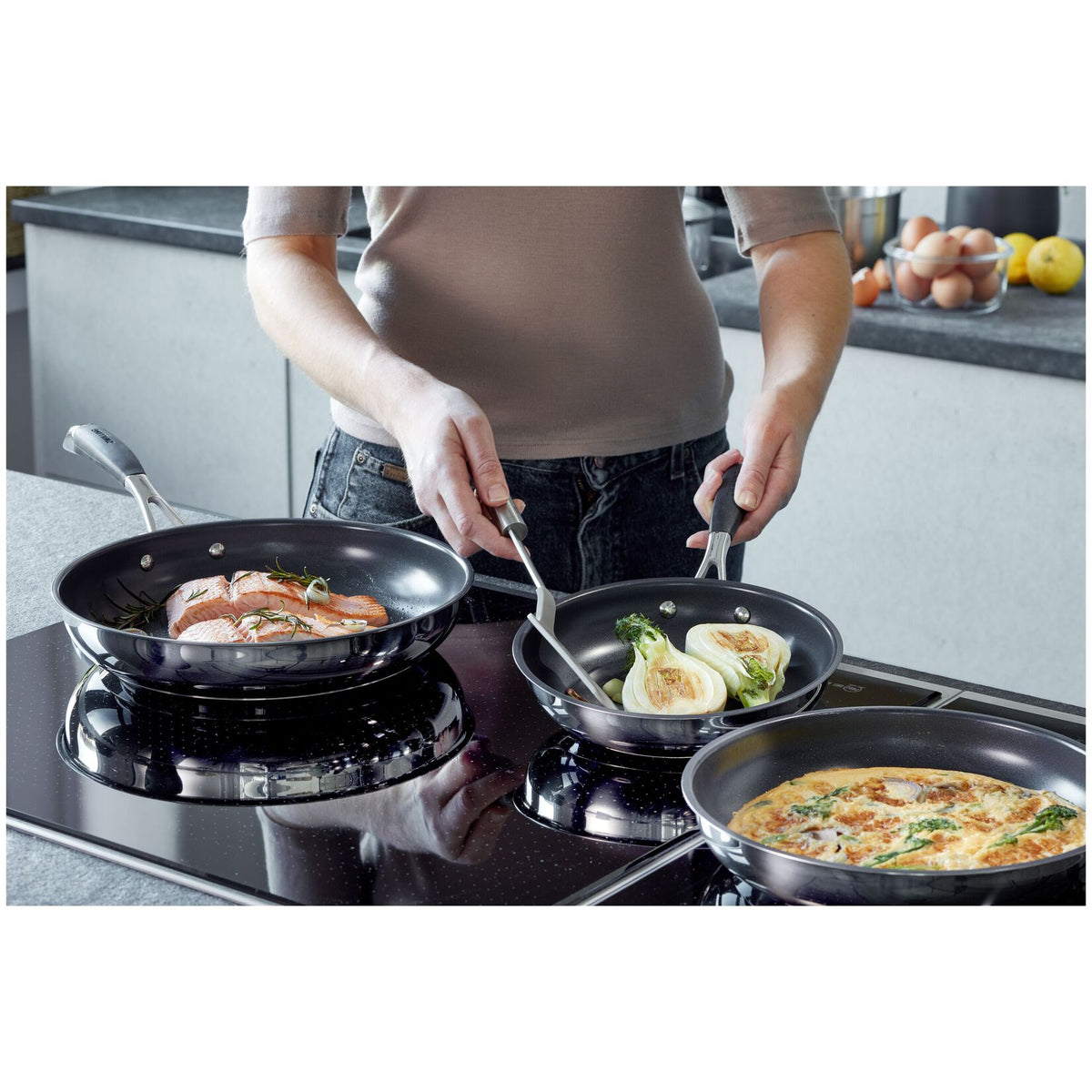 ZWILLING Core panna ar pretpiedeguma pārklājumu 