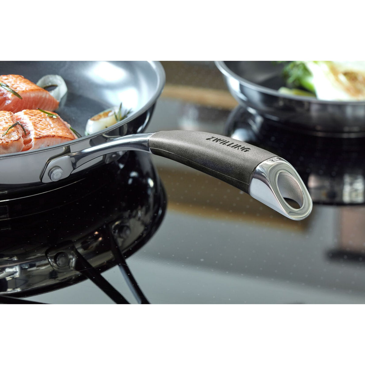 ZWILLING Core panna ar pretpiedeguma pārklājumu